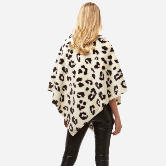 Women's Faux Fur Leopard Poncho - Picture 3 of 3